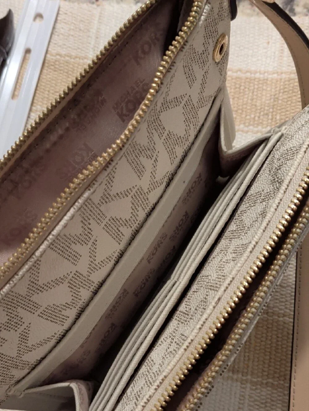 Michael Kors compact michael